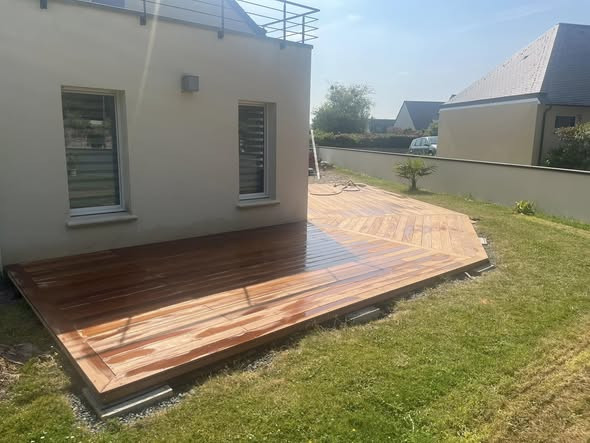 Paysagiste à Sannerville pour création de terrasse bois ou pierre